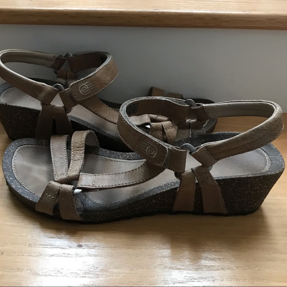 Teva Tan Leather Ysidro Sandal 10
